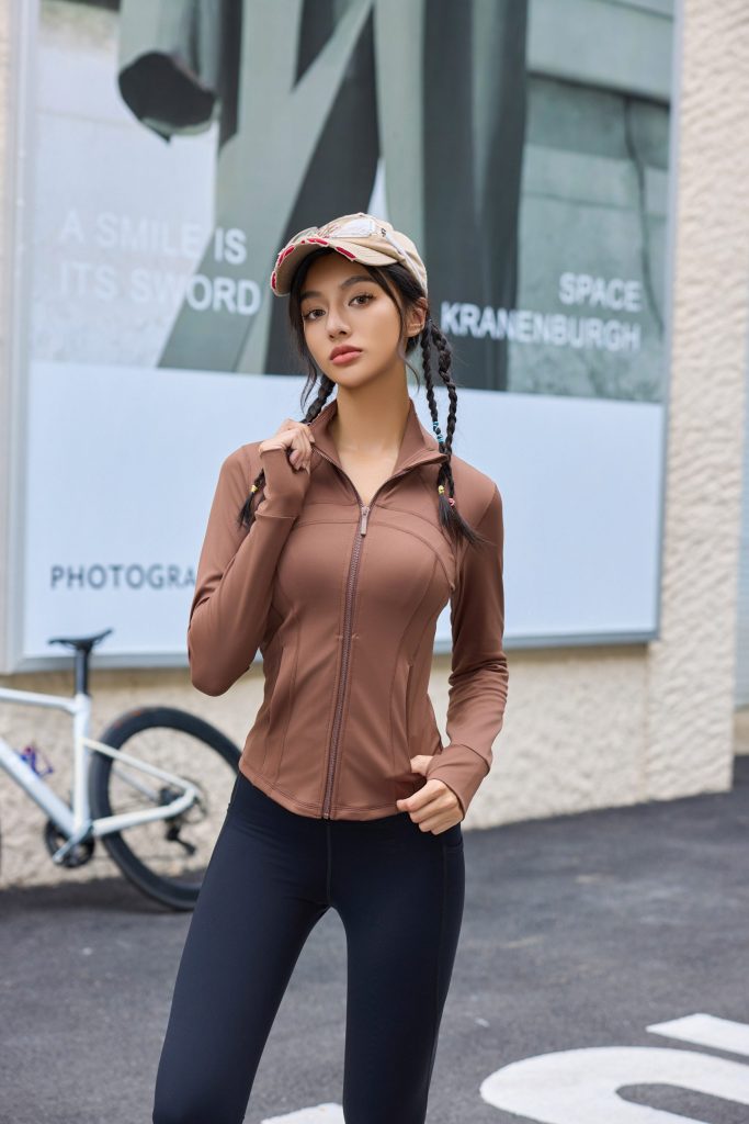 How to Choose Between Cashmere Luxury and Merino Versus Woolen Tops for Women Without the Overwhelm