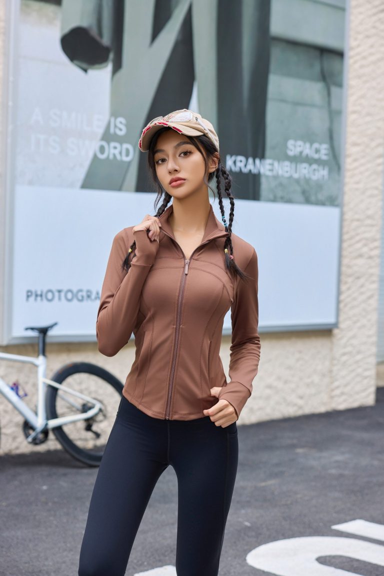 How to Choose Between Cashmere Luxury and Merino Versus Woolen Tops for Women Without the Overwhelm
